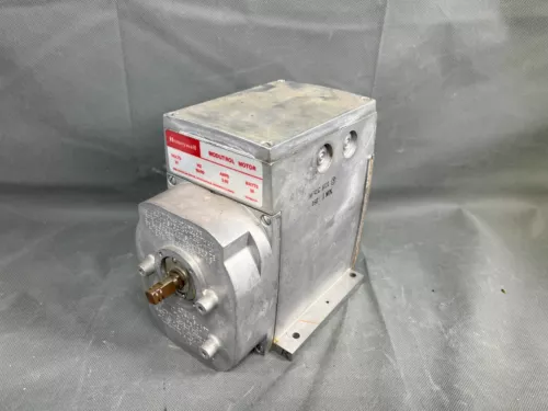 Honeywell M745C 1001, Modutrol Motor, 24 V, 50/60 HZ, 2.50 A, 56 Watts