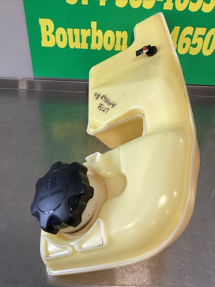 John Deere LT133 LT150 LT155 LT160 LT166 Fuel Gas Tank AM123033