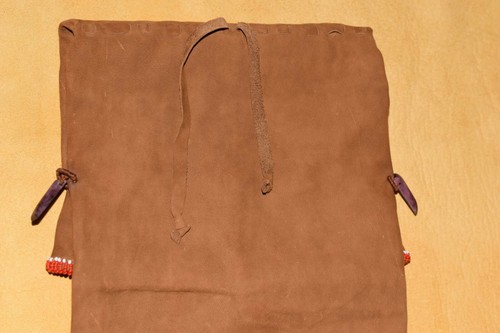Bolso de Cuentas Chanunpa de Cuero Hecho a Mano con Medallón de Búfalo Portador de Tubos Ceremoniales - Imagen 10 de 12