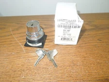 Joslyn Clark 100T-SK3B3C 3 Position Keyed Selector Switch Cam 3 Surplus