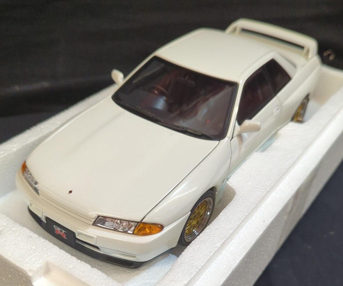 AUTOart 1/18 Nissan Skyline GT-R (R32) V-Spec II Tuned AUTOart 1/18 Nissan Skyline GT-R (R32) V-Spec II Tuned
