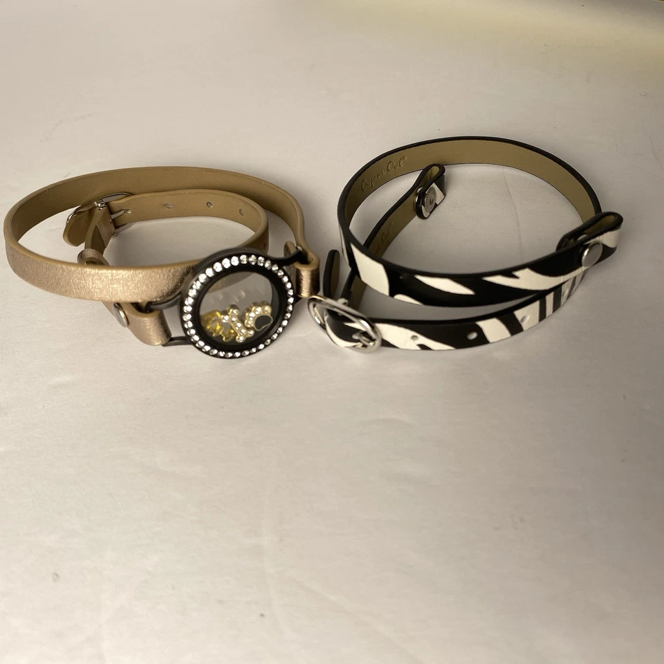 Brazalete medallón negro envolvente oro rosa metálico Origami Owl con banda blanca y negra Foto 3 de 4