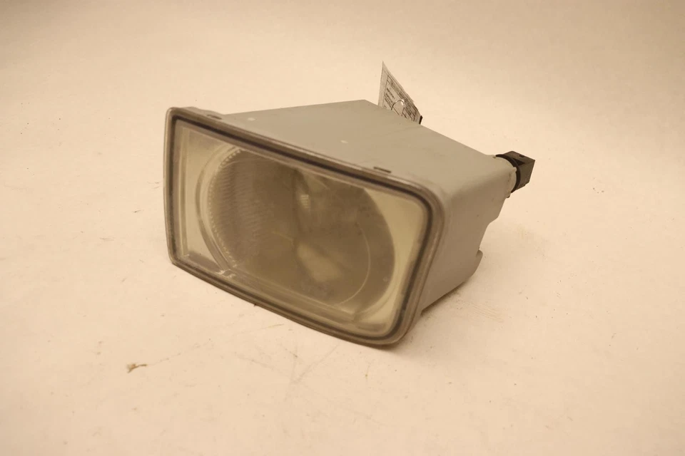 Cadillac XLR 2004-2008 parachoques delantero izquierdo lado del conductor luz antiniebla OEM Foto 3 de 4