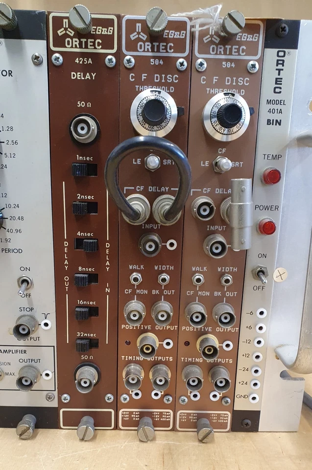 ORTEC Module 402A 401A 584 425A 462 457 463 time calibrator delay disc pulsed - Bild 4 von 4