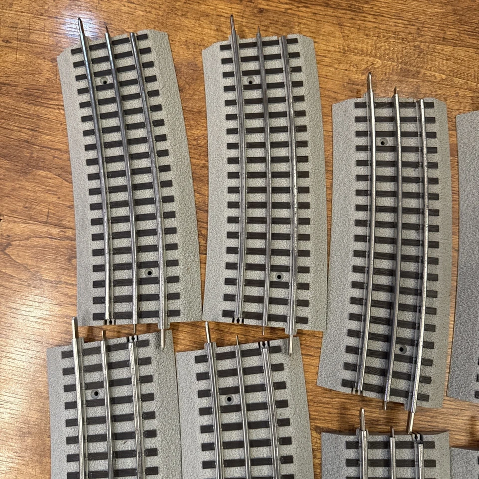 Lionel 6-12061 FasTrack O84 Curve Track Section 19 pieces in EUC - Image 2 of 4