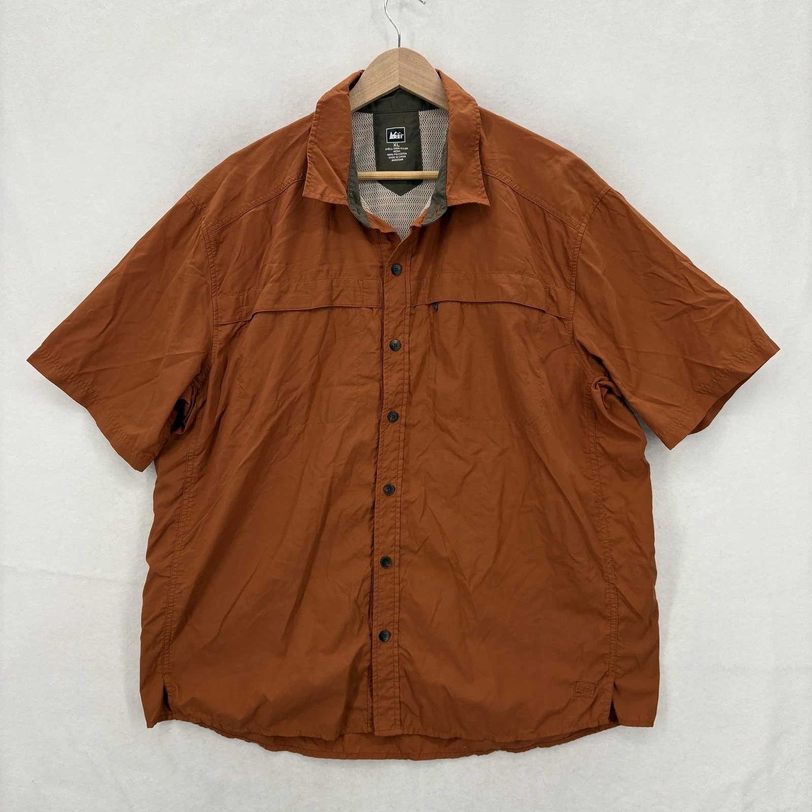 REI Shirt Mens XL Orange Nylon Short Sleeve Vented Hiking Fishing Button Outdoor
Opens in a new wind