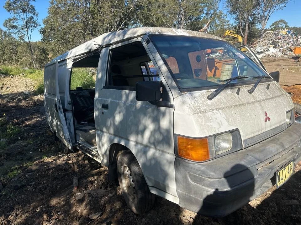 1999 Mitsubishi Express Right Front Window Glass L300 86-13 OEM #B328 - image 4 of 4
