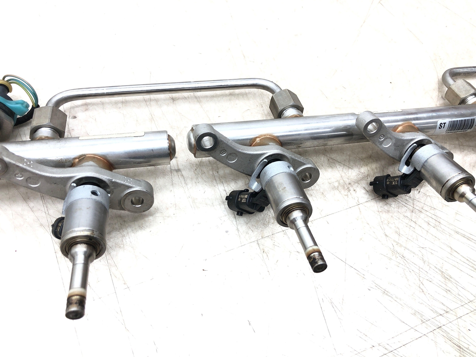 2017-2020 FERRARI GTC4LUSSO 6.3L F140 FUEL INJECTOR RAIL SET 307638 311302