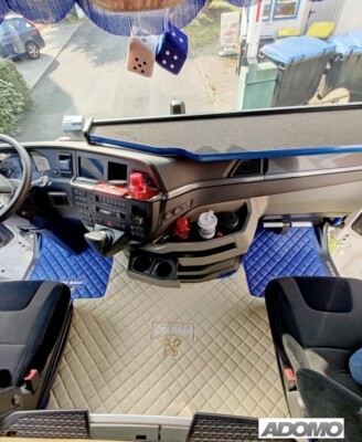 Kunstlederfußmatten für Man TGX ab 2020 beige blau -matt Old Skool