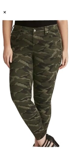 NWOT Plus Size 24W Torrid Camo Green 