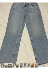 Women  s ZARA Light-Washed High-Rise Classic Five Pocket Design Jeans. Mom-Fit