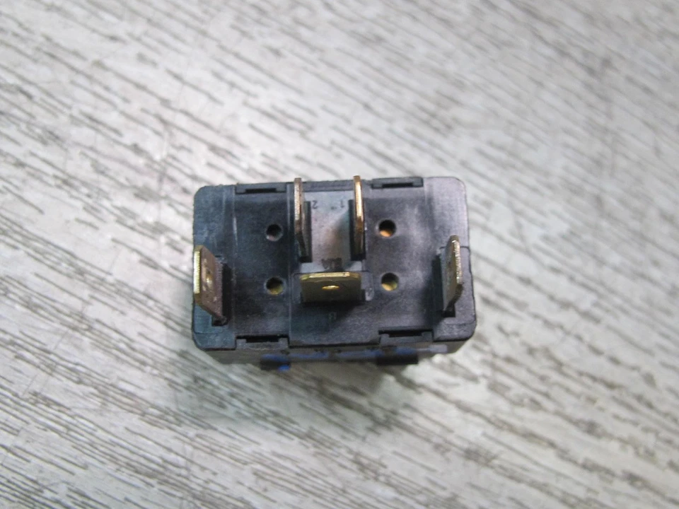 2002-2005 PORSCHE 911 CARRERA 996 FRONT HOOD TRUNK LID RELEASE SWITCH BUTTON - Image 4 of 4