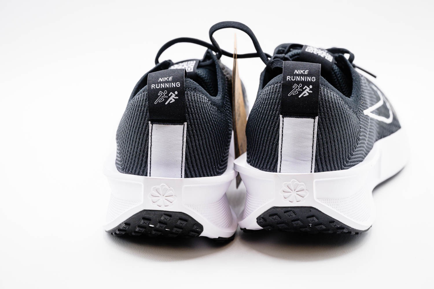 Nike Men's Interact Run Black White - Size 10.5 thumbnail 8