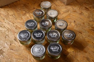 12 gleiche Marmeladegläser Glück passiert Einmachgläser sauber ohne Etikett