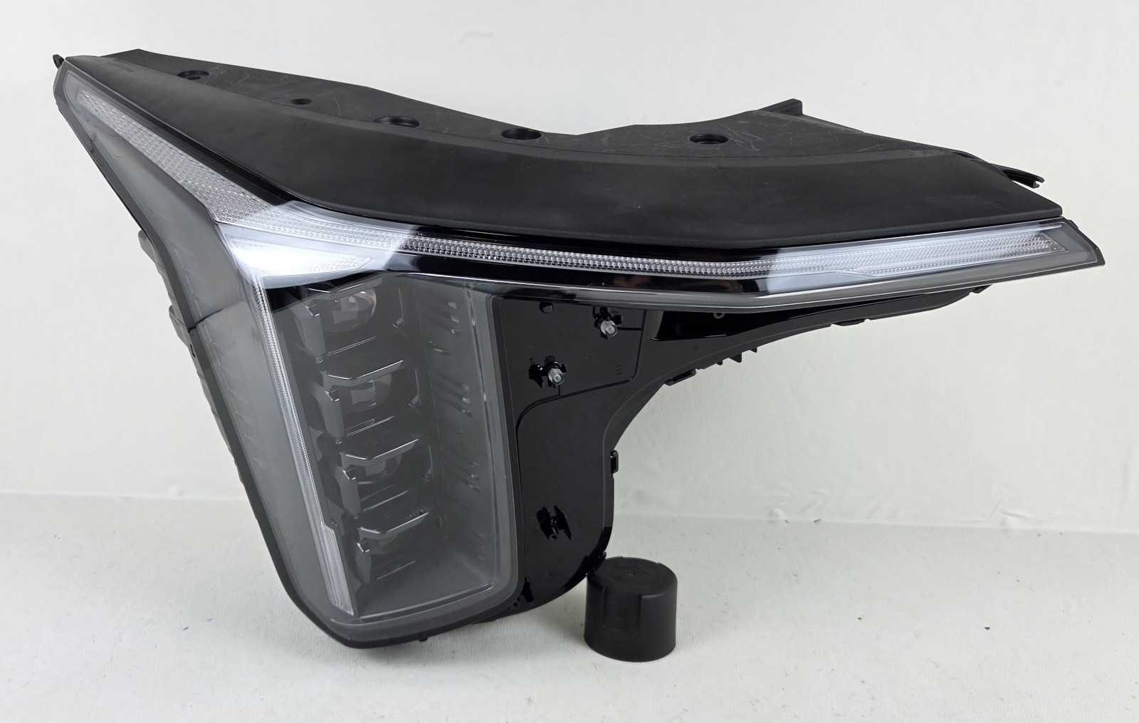 Nice! OEM 2024-2026 Kia Sorento Right Passenger Side LED Headlight 92102-R5600