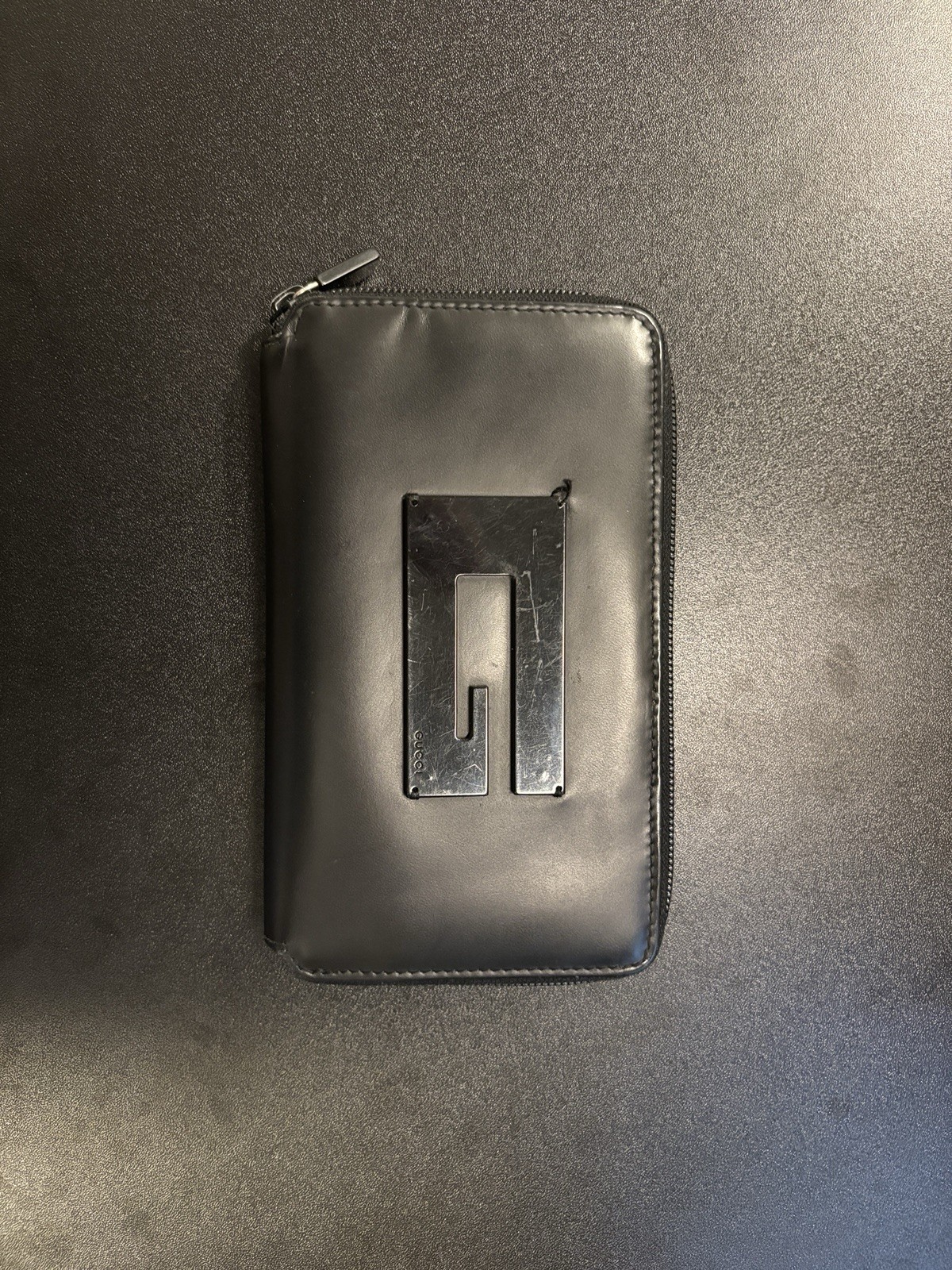 Gucci Black Leather Zip Around Wallet Metal G