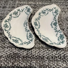 Pair (2) Vintage Crescent Plates Green & White By Royal From England Great Con.
