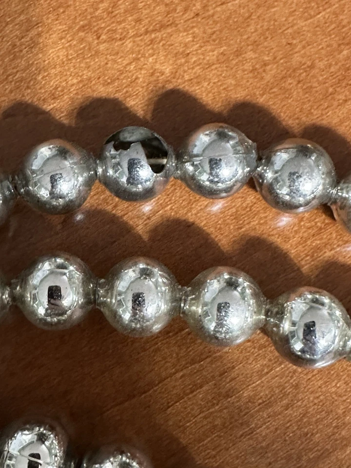 "Guirnalda de Navidad más grande de vidrio mercurio plateado vintage con una sola cuenta 90"" algunas rotas" Foto 4 de 4