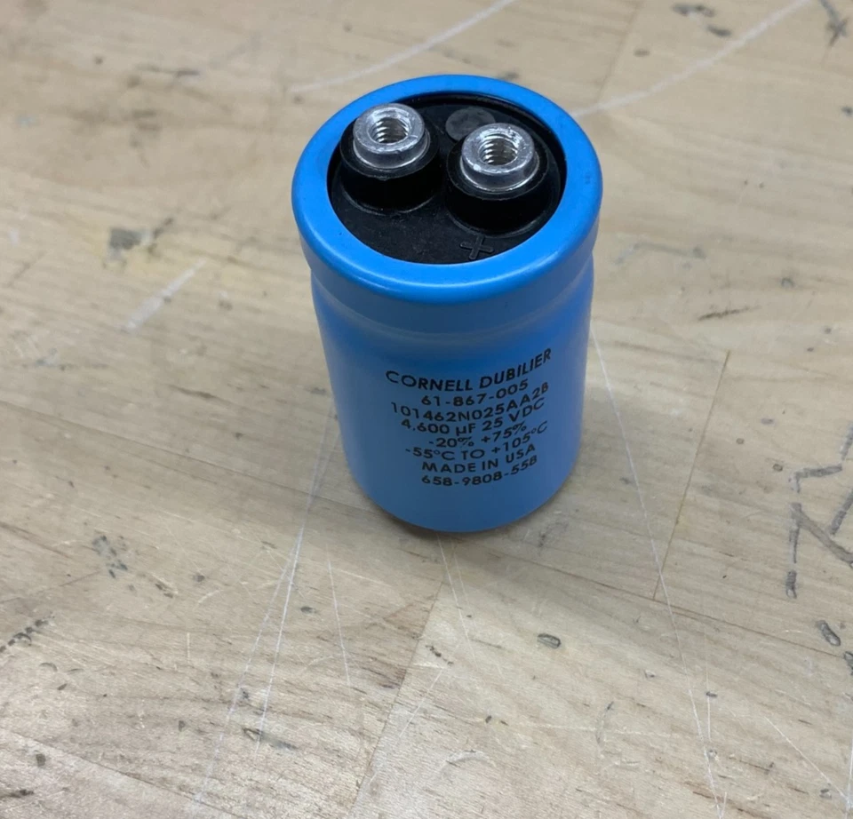 Condensadores electrolíticos de aluminio Cornell Dubilier CDE 101462N025AA2B 4600uF 25v Foto 2 de 2