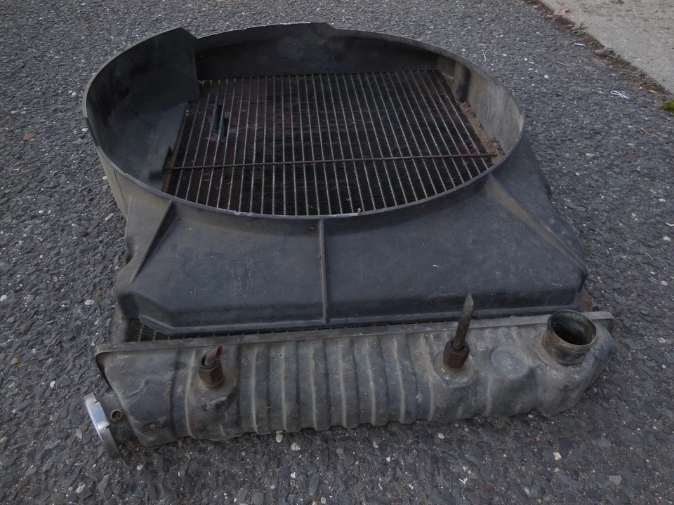 Lincoln Continental Mark VII 1985-1992 núcleo de radiador y cubierta de ventilador E5LE-8146 Foto 2 de 4