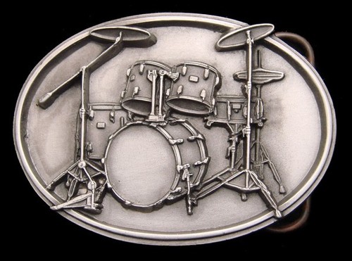 RG20135 *NOS* VERY COOL VINTAGE 1989 ****FULL DRUM KIT**** MUSIC BELT BUCKLE - Afbeelding 1 van 2