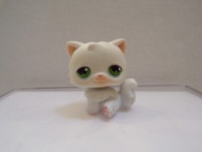 Littlest Pet Shop 15 Persian Kitty Cat White Pink Paws Green Eyes Red Magnet