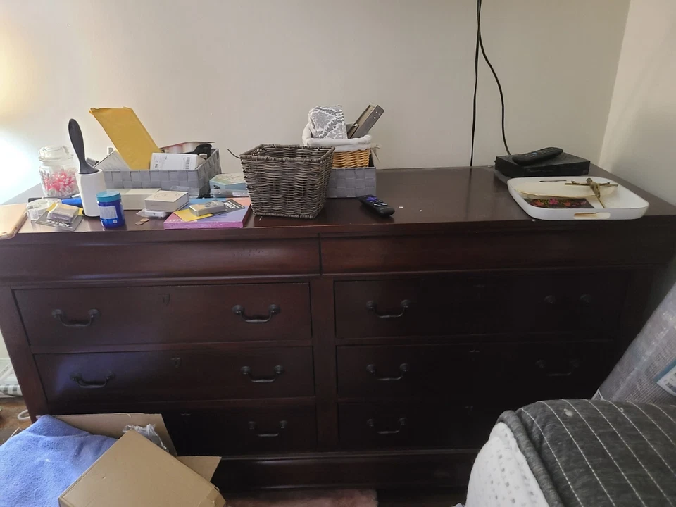 Juego de aparadores de madera con espejo de marcha Foto 2 de 3