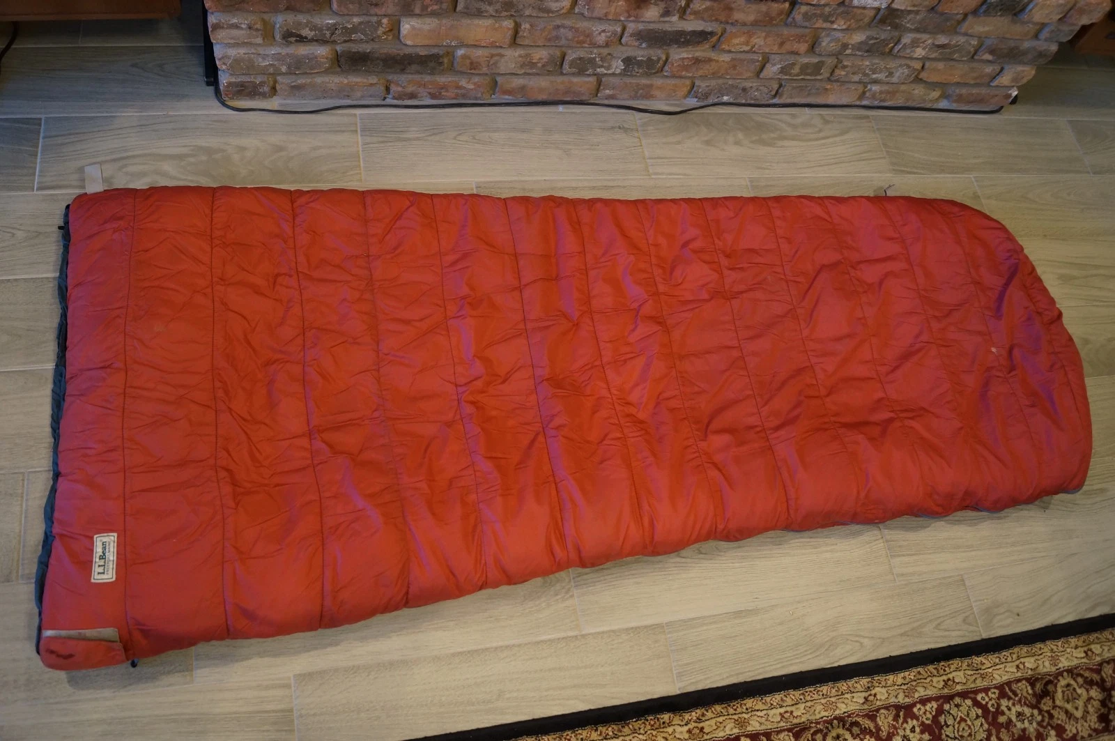 LL Bean 39678 Sleeping Bag Poly-Fill Nylon Red White Inside 32" x 78" READ B212