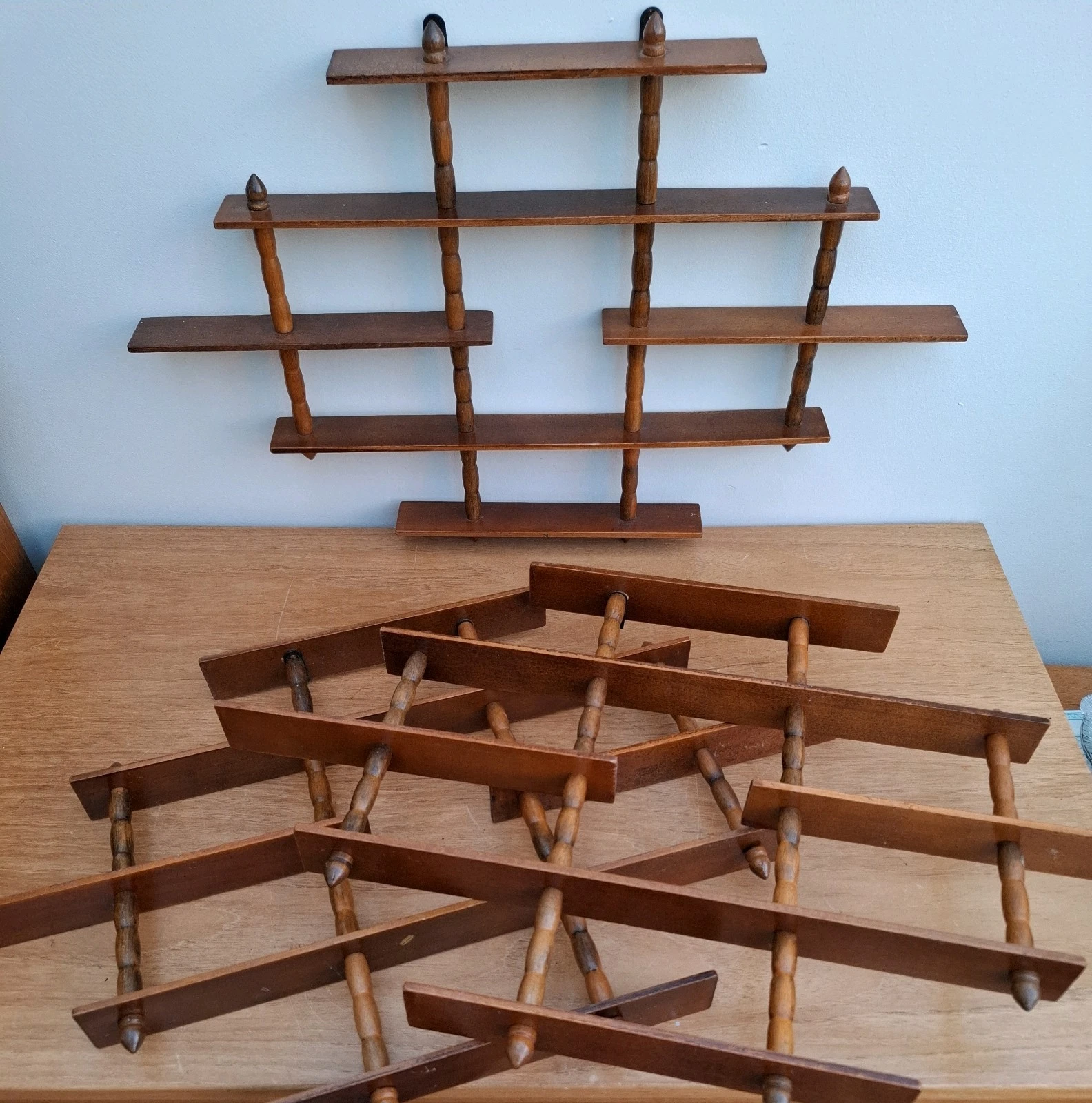 1 Vintage Retro 60s Wooden Knick Knack Wall Display Small Shelf Whatnot Spindle