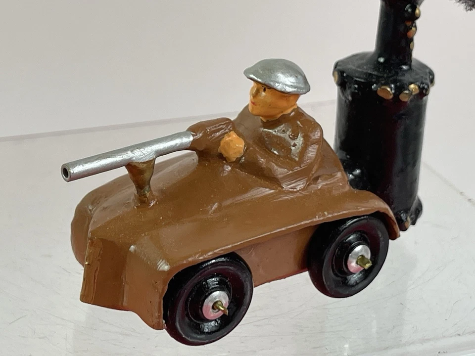 Se asemeja a Nate's Garage Bruce Hebron cobertizo de metal Primera Guerra Mundial Ejército de Estados Unidos vehículo personalizado Foto 2 de 4