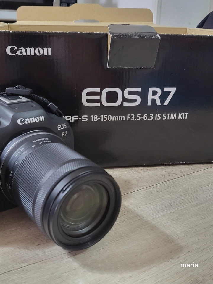 Canon EOS R7 Mirrorless + RF-S 18-150mm IS STM 32,5 MP, foto 1 di 5