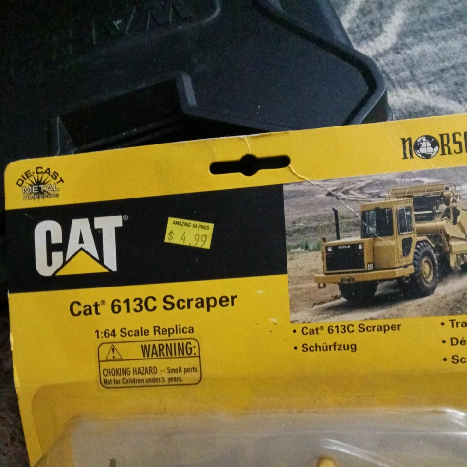 Rascador/movedor de tierra Caterpillar CAT 613C de Norscot escala 1/64 Foto 2 de 4