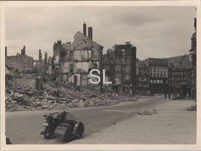 Foto, Wk2, 1. kl. kw. kol., Zerbombte Stadt, Messincourt, Frankreich 02 (MBF-29)