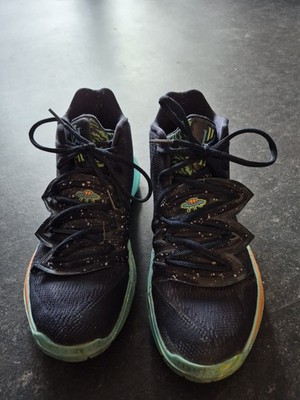 Nike Kyrie 5 Ufo Basketballschuhe. Sehr Guter Zustand. Kaum Getragen. Größe 41.