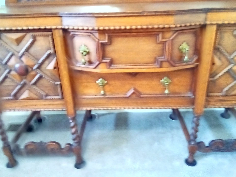 Hermoso aparador/buffet de roble antiguo torcido jacobino Foto 4 de 4