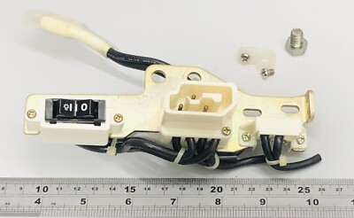 Stromanschluss Stecker Stecker 3-polig mit Schalter für BERNINA BERNETTE 334D OVERLOCKER