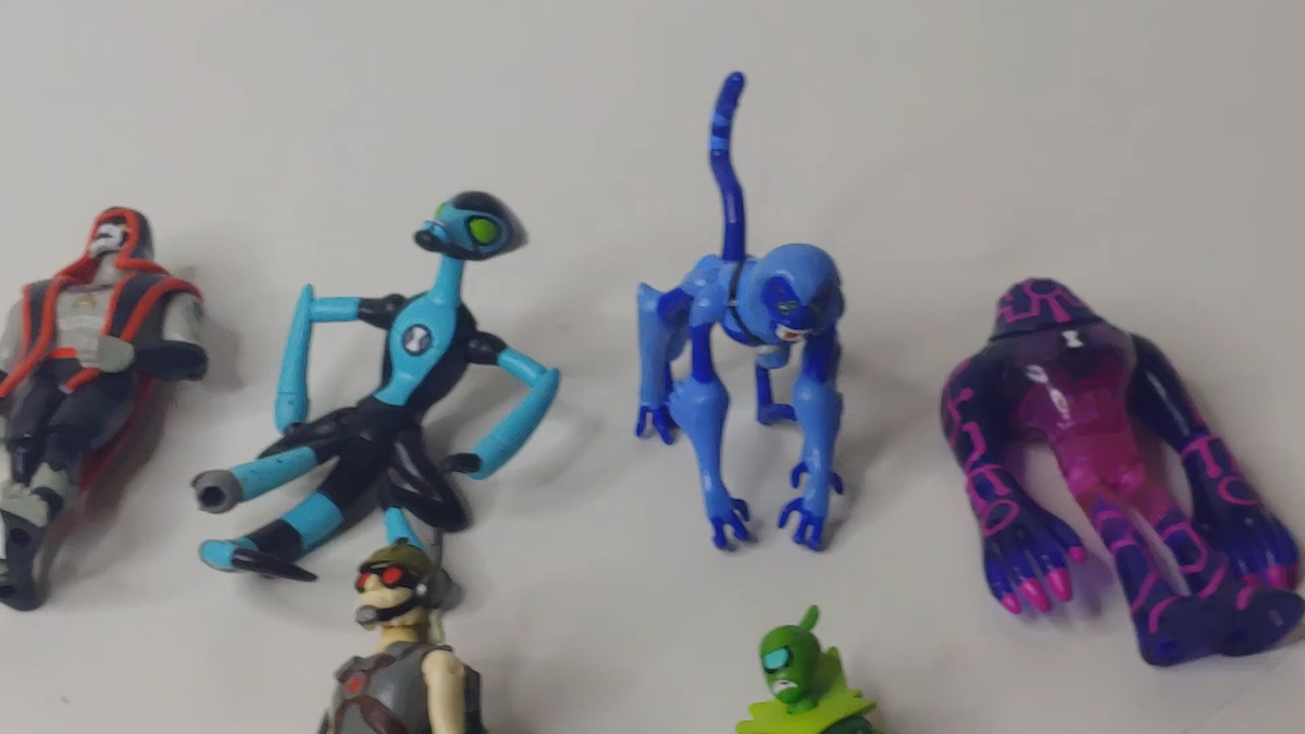 Lot Of 6 Collectable Ben 10 Alien Action Figures SEE VIDEO