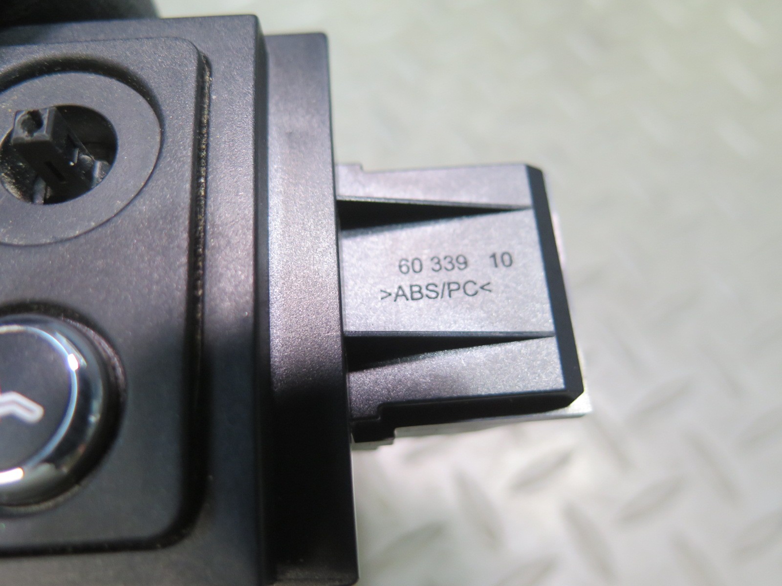 2006-2012 BENTLEY FLYING SPUR FRONT RIGHT SIDE SEAT ADJUST CONTROL SWITCH