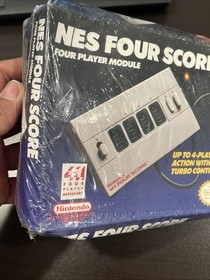 NINTENDO NES FOUR SCORE FOUR PLAYER MODULE ACCESSORY **BRAND NEW** Damaged Box