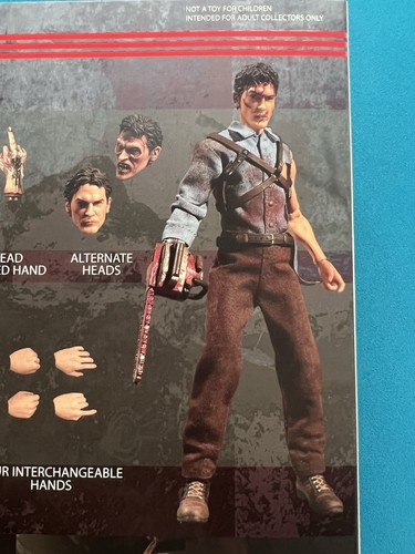 Modellino Ash Williams Mezco Evil Dead 2 Dead By Dawn One: 12 da collezione NUOVO - Foto 13 di 13