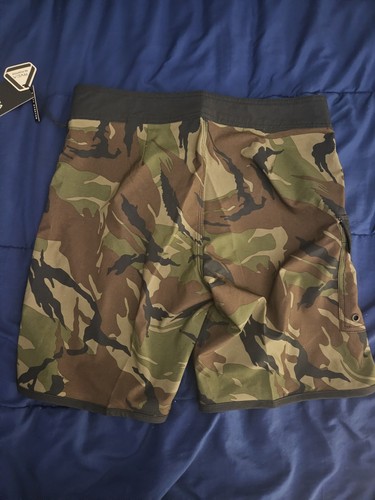 RVCA CAMO SWIM TRUNKS WAIST SIZE 29 YTH OR BOYS SWIM TRUNKS BRAND NEW WITH TAGS - Picture 2 of 5
