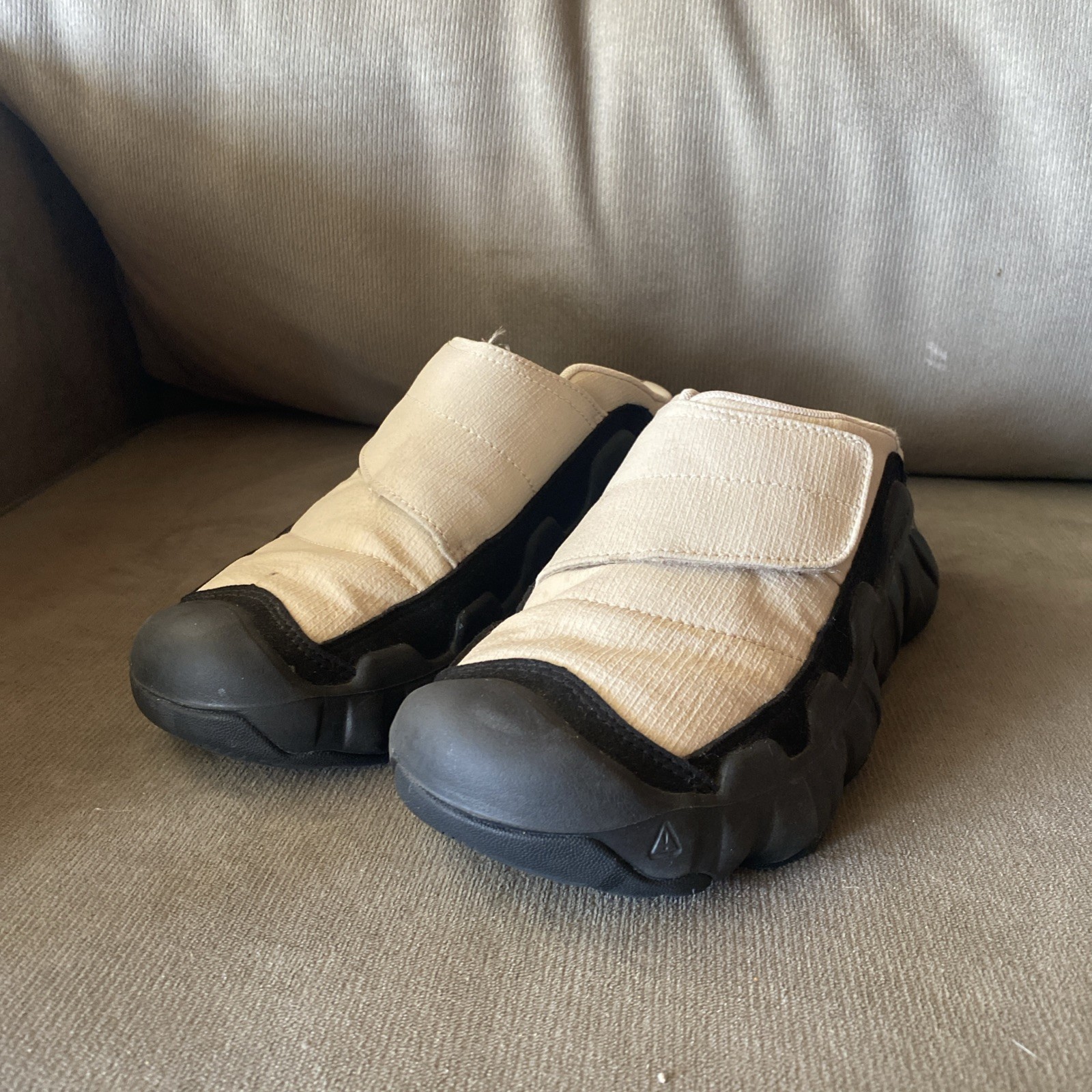Keen Women’s Hypowser Wrap Shoes Size 6.5 Cream Color Quilted Nylon Slip On