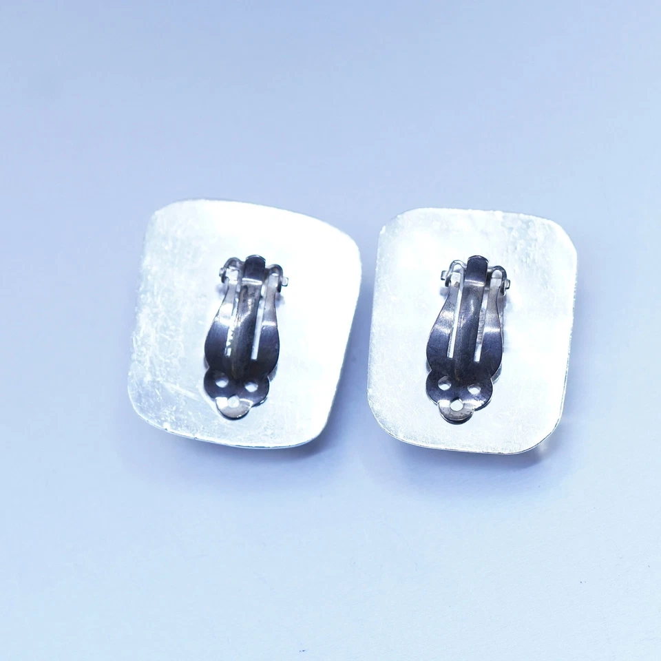 Diseñados por RKR Pendientes modernos de plata de ley, 925 tachuelas con madera fósil Foto 4 de 4