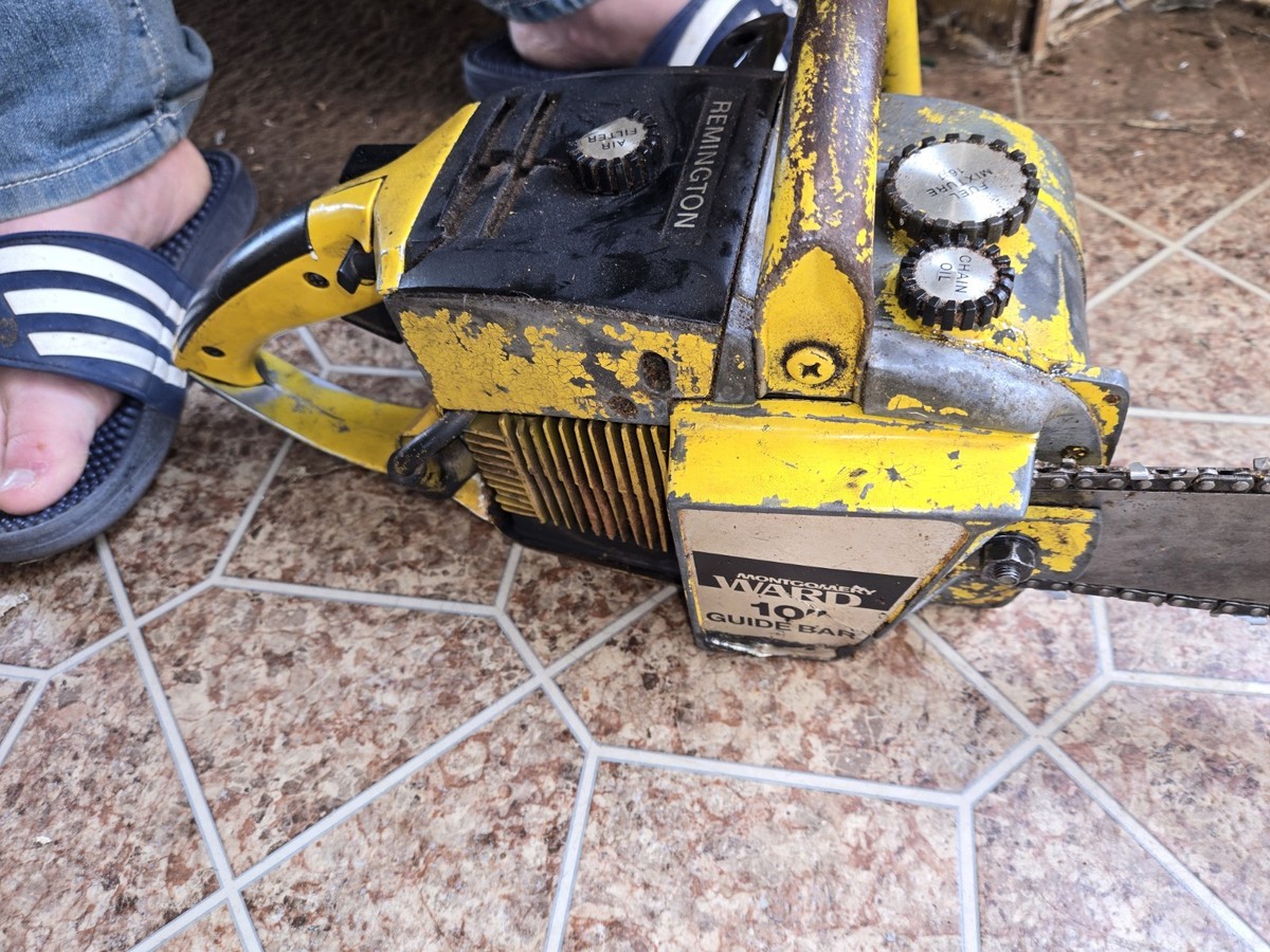 Vintage Montgomery Ward Remington Chainsaw Featherweight 30cc