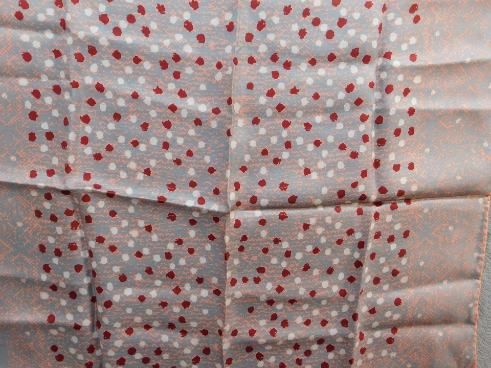 Bufanda vintage Anne Klein para mujer cuadrada seda rojo blanco punto estampado hecha en Japón años 80 Foto 2 de 4