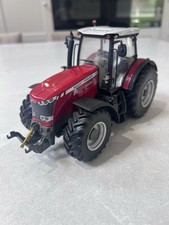 1/32 Universal Hobbies Massey Ferguson 8690