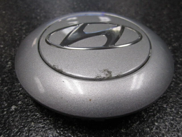 Una (1) tapa central OEM 2007-2010 17" Hyundai Entourage 52960-4D100 74582 Foto 2 de 4