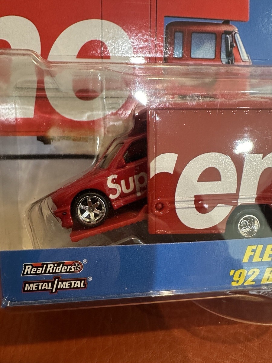 Hot Wheels Supreme Car Culture Team Transport 1992 BMW M3 Hot Wheels Supreme Car Culture Team Transport 1992 BMW M3