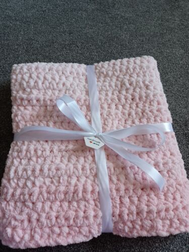  New hand knitted baby blanket super soft chunky fleece approx 23" square, pinks - Picture 1 of 4