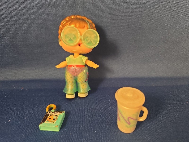 LOL Surprise Doll - RARE Marine Q.T. Series 2 (Present Surprise Series)